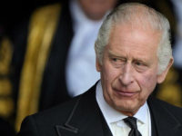 BRITANSKI NOVINAR OCRNIO KRALJA CHARLESA: Razmaženko kojem osoblje istiskuje pastu za zube i pegla pertle na cipelama