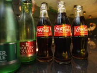 NAKON ŠTO SU OTKRIVENI SLUČAJEVI TROVANJA: Državni inspektorat u Hrvatskoj naredio povlačenje sa tržišta svih pića Coca-Cole