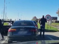 PRIJE 'KOLONE SJEĆANJA' NAPALI AUTO IZ SOMBORA, POLICAJCI SVE GLEDALI: Studenti su išli u Bosnu i Hercegovinu (VIDEO)