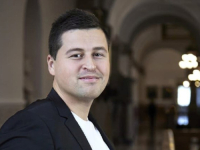 KAŽE DA SU NJENI RODITELJI SAGLASNI: Izbio skandal nakon što je danski zastupnik priznao da je u vezi s 15-godišnjakinjom