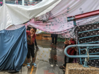 KAKO IZGLEDA SVAKODNEVNICA U GAZI: Pored izraelskih napada, stanovnici se bore sa poplavama koje su im dodatno otežale život (FOTO)