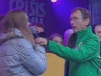 INCIDENT NA PROTESTU U AMSTERDAMU: Muškarac oteo mikrofon Greti Thunberg nakon skandiranja 'Palestina će biti slobodna' (VIDEO)