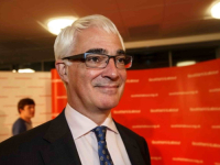 VODIO JE PRIVREDU KROZ JEDNO OD NAJTEŽIH RAZDOBLJA: Umro bivši britanski ministar finansija Alistair Darling
