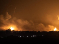 SNAŽNE EKSPLOZIJE I ZGRADE U PLAMENU: Izrael večeras bombardovao izbjeglički kamp u Gazi, potpuno uništen stambeni blok