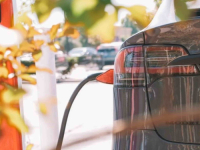 OHRABRUJUĆI TREND: Dva i po puta povečan uvoz električnih i hibridnih automobila!