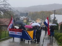 I PO KIŠI I NA VJETRU; PUT DUG 140 KILOMETARA: Uz poruke mira, krenula Kolona sjećanja Tuzla - Vukovar