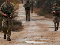 NAPETO NA SJEVERU KOSOVA: Britanske trupe patroliraju između Kosova i Srbije, žele spriječiti...