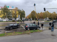 U BLIZINI 'MEJDANA': Sudar tri automobila u Tuzli, četiri osobe povrijeđene i prevezene na UKC