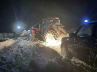 SNIJEG PARALIZIRAO DIJELOVE SRBIJE: Stotine ljudi bez struje, neprohodni putevi, zametena sela... (FOTO, VIDEO) 