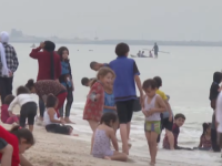 NESVAKIDAŠNJI PRIZORI: Palestinci u Gazi iskoristili primirje za odlazak na plaže (FOTO)