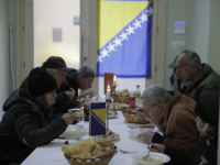 HUMANOST I NA DAN DRŽAVNOSTI BiH: U Sarajevu organizovan svečani ručak za ugrožene građane (FOTO)