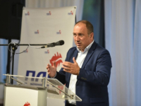IGOR CRNADAK PREDLAŽE UKIDANJE DUPLIH FUNKCIJA ZASTUPNIKA: Ostalo mu je još da pokuša ubijediti kolegu iz SNSD-a