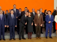 BAŠ NEUGODNO: Grlić Radman pokušao poljubiti njemačku ministricu, pogledajte njenu reakciju (VIDEO)