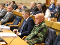 I TO JE MOGUĆE: Zastupnik u NSRS došao na sjednicu u uniformi bivše Vojske RS-a (FOTO)