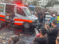 STRAVIČAN MASAKR IZRAELSKIH ZLOČINACA: Bombardovali medicinski konvoj na ulazu u bolnicu Shifa, desetine ubijenih (VIDEO)