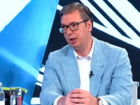 POLITIČKA TRGOVINA DJECOM: Vučić najavio da će u narednih 10 dana svakom srednjoškolcu u Srbiji država uplatiti 85 eura