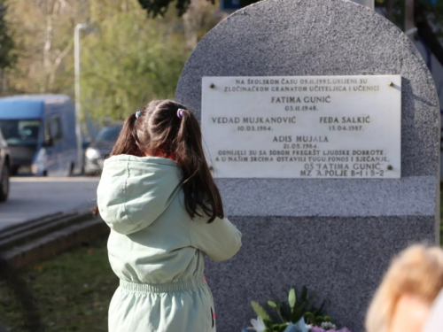 UBIJENI NA ŠKOLSKOM ČASU: Obilježena 30. godišnjica od ubistva učiteljice Fatime Gunić i trojice učenika