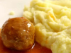SVAKOG PETKA ISPOČETKA: Danas pravimo izvrsne ćufte u paradajz sosu i ne zaboravite pire krompir… (VIDEO)