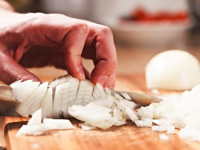 LJUTKO KOJI TJERA SUZE NA OČI: Uz ove savjete iduće godine zbog luka nećete zaplakati nijednom