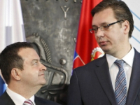 CORAXOV KUTAK: Pozdrav Aleksandra Vučića i Ivice Dačića, sa 'šipkom u dlanovima', kao u filmu...