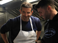 KAKVO IZNENAĐENJE: Bradley Cooper prodavao sendviče na ulici, posjetile ga i bivša, ali i sadašnja djevojka (VIDEO)