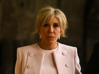 LEKCIJA IZ FRANCUSKOG CHICA: Brigitte Macron u odličnoj kombinaciji i  gležnjačama koje nikad ne izlaze iz mode (FOTO)