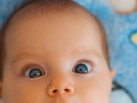 OFTALMOLOG OBJASNIO: Zašto sve bebe pri rođenju najčešće imaju plave oči