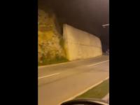JAVLJAJU CRNOGORSKI MEDIJI: Sa ulaza u Budvu uklonjena trobojka s ratnohuškačkim natpisom 'Kad se vojska na Kosovo vrati' (VIDEO)