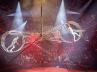 SNIMLJEN TRENUTAK UŽASA: Akrobat pao s divovskog točka smrti, božićni spektakl odmah je prekinut (VIDEO)