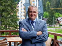 VUK SIT I SVE KORE NA BROJU: Sa Instagram profila Službe za poslove sa strancima BiH lajkaju Vučićeve...
