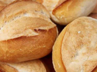 TRIK ZA SVJEŽ HLJEB: Preporuka naučnika je da ga čuvate u zamrzivaču ili frižideru jer smanjuje šanse za...