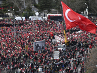 VELIKI SKUP PODRŠKE ZA GAZU U ISTANBULU: Hiljade građana nosili transparente s porukama 'Palestina nije sama' i 'Izrael je ubica'