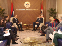 SUSRET U BANJOJ LUCI: Je li Dodik morao skloniti zastavicu RS-a sa stola? (FOTO)