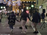 POGLEDAJTE ATMOSFERU PRED DOČEK NOVE GODINE U BANJOJ LUCI: Samo nek se narod veseli (VIDEO)