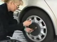 NEVOLJE NA SNIJEGU OD SADA SU PROŠLOST: Pogledajte kako se 'lanci' za minutu stavljaju na vozilo…