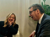 NEVIĐEN BLAM SRBIJANSKIH VLASTI: Premijerka Italije u Beogradu dočekana uz zastave Mađarske!