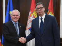 AMERIČKI AMBASADOR STAO NA STRANU VUČIĆA: Stigle žestoke reakcije - 'Ovo je ponižavajuće i sramotno!'
