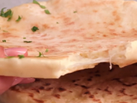 RECEPT KOJI JE ODUŠEVIO SVIJET: Na brzinu napravite sirnicu u tavi i ne zaboravite jogurt… (VIDEO)