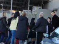 KAD TI JE NOVA GODINA RADNI DAN: Radnici supermarketa u pauzi zaigrali kolo (VIDEO)