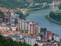 PRVE INFORMACIJE IZ UKC-a TUZLA: Poznato stanje žene koja je skočila sa 6. sprata zgrade