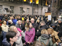 DVIJE NOĆI PROTESTA ISPRED RIK-a U BEOGRADU: 'Dokle će oni koji na protestne skupove dolaze vjerovati da njihovo prisustvo može nešto da promijeni i zašto svi oni...'