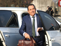 IZRICANJE PRESUDE BIVŠEM MINISTRU SELMI CIKOTIĆU 5. DECEMBRA: Prema optužnici, on je zaključio četiri aneksa na...