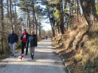 NA TREBEVIĆU KO' NA KORZU: Zbog zagađenosti zraka mnoge Sarajlije izašle u šetnju (FOTO)