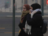 'SB' PATROLA NA ULICAMA SARAJEVA: Rijetki prolaznici štite se maskama i šalovima, zrak je otrovan (FOTO)