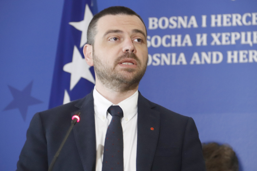 PORUKA SAŠE MAGAZINOVIĆA: ‘Ostavimo svu dnevnu politiku i međustranačke sukobe kada su interesi države u pitanju!’