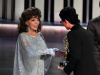 ČUVENA GLUMICA IZ 'DINASTIJE': Joan Collins oduševila izgledom na dodjeli nagrada 'Emmy' (FOTO)