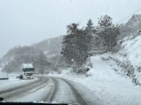 SLUŽBE IZNENADIO SNIJEG, I TAKO SVAKE GODINE: Mještani srpskih povratničkih sela kažu da je put od Drvara do Glamoča...