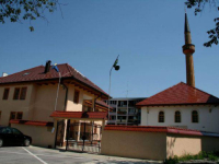 NAPADNUTI IMAM DŽAMIJE U PRIJEDORU I NJEGOVA PORODICA: 'Osoba u pijanom stanju je ušla nasilno u stan. Izbacio sam ga...'
