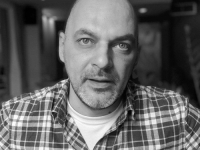 TUŽNA VIJEST IZ VOJVODINE: U 52. godini preminuo novinar Denis Kolundžija