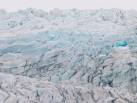 NAUČNICI ZABRINUTI: Hemikalije iz krema za sunčanje prvi put pronađene u arktičkom ledu